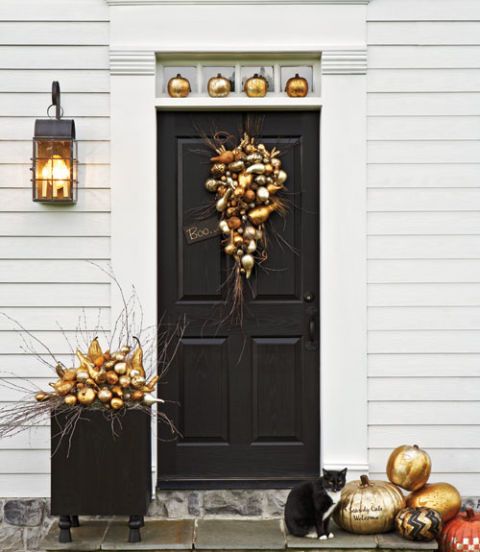 metallic-halloween-decorations