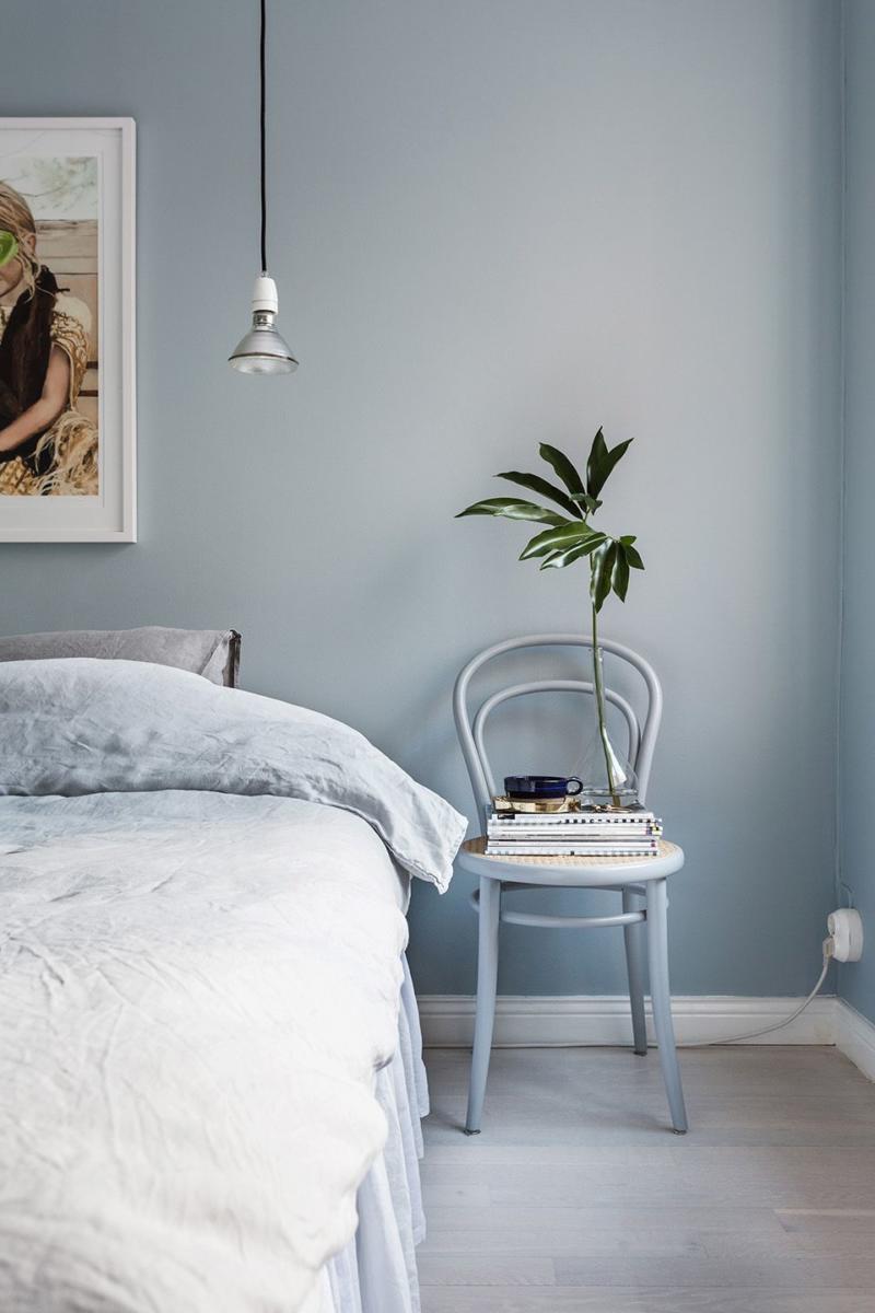 monochromatic-color-schemesbondegatan-so-dermalm-stockholm-bed-room-lamp-chair-blue-fantastic-frank-1566507043