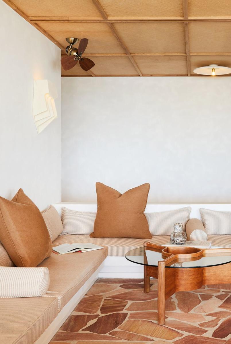 monochromatic-color-schemescnt-les-roches-rouges-lounge-013-1566507148