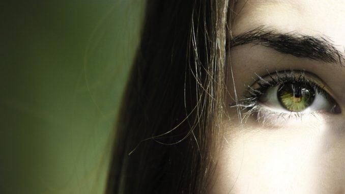 personnes-yeux-verts-extraordinaires-6