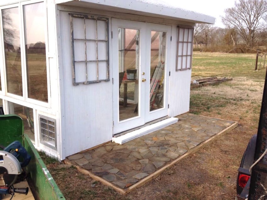 serre-de-jardin-avec-des-fenêtres-de-récupération-14