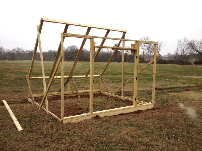 serre-de-jardin-avec-des-fenêtres-de-récupération-4