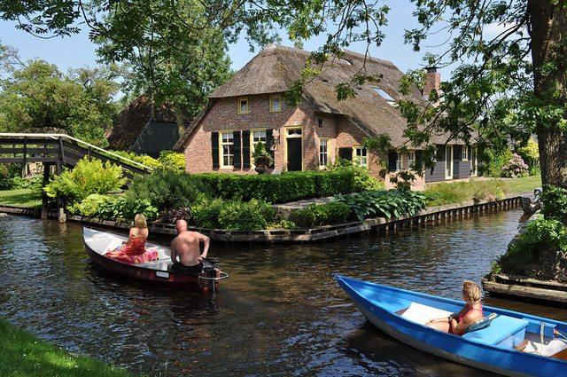 village-Giethoorn-Pays-Bas-sans-routes-2