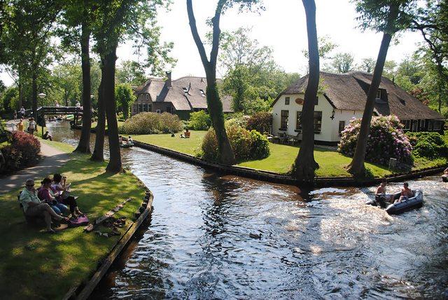 village-Giethoorn-Pays-Bas-sans-routes-9
