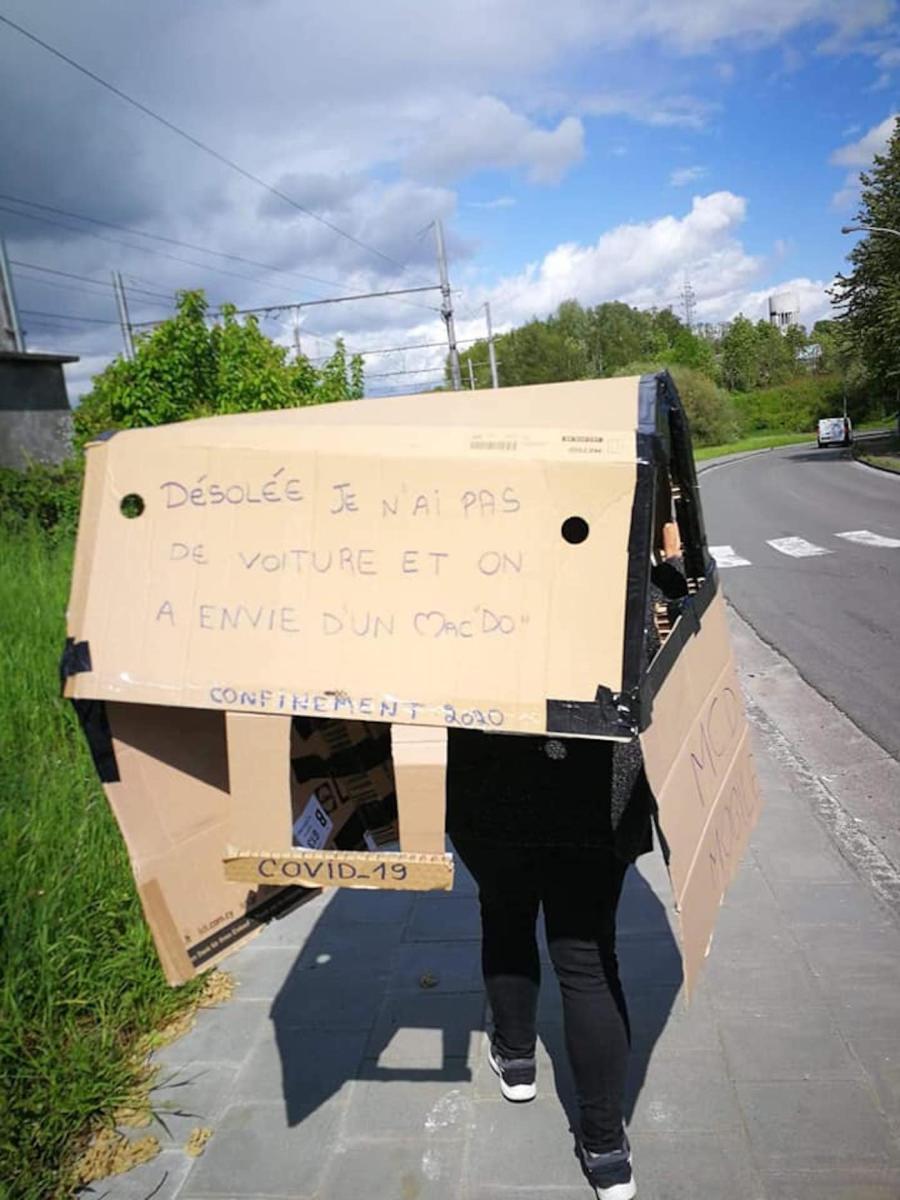 voiture-en-carton-drive-mcdonalds-3