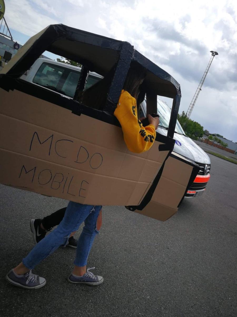 voiture-en-carton-drive-mcdonalds-4