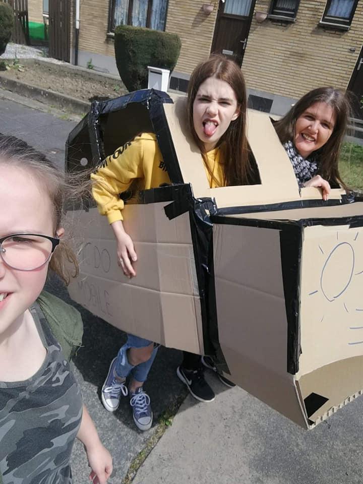 voiture-en-carton-drive-mcdonalds-5